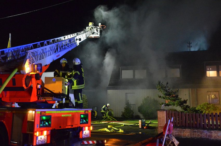 Feuer 4 Koeln Immendorf Giesdorfer Allee P077.JPG